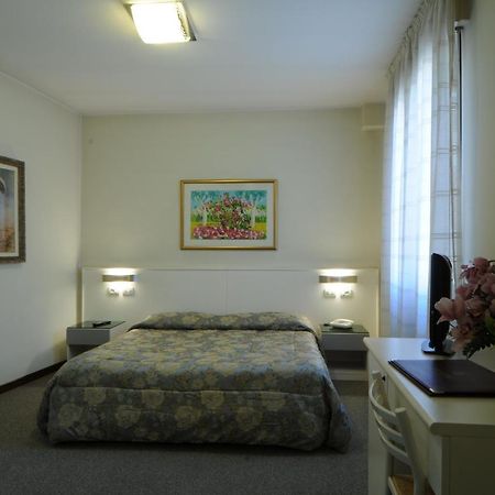Hotel Cristallo Conegliano Kamer foto