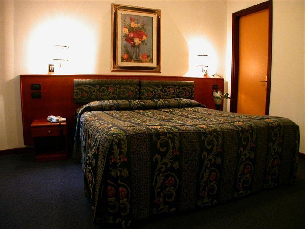Hotel Cristallo Conegliano Buitenkant foto