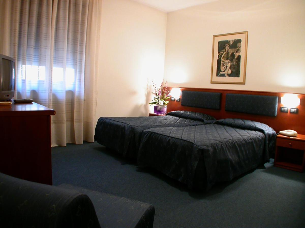 Hotel Cristallo Conegliano Kamer foto